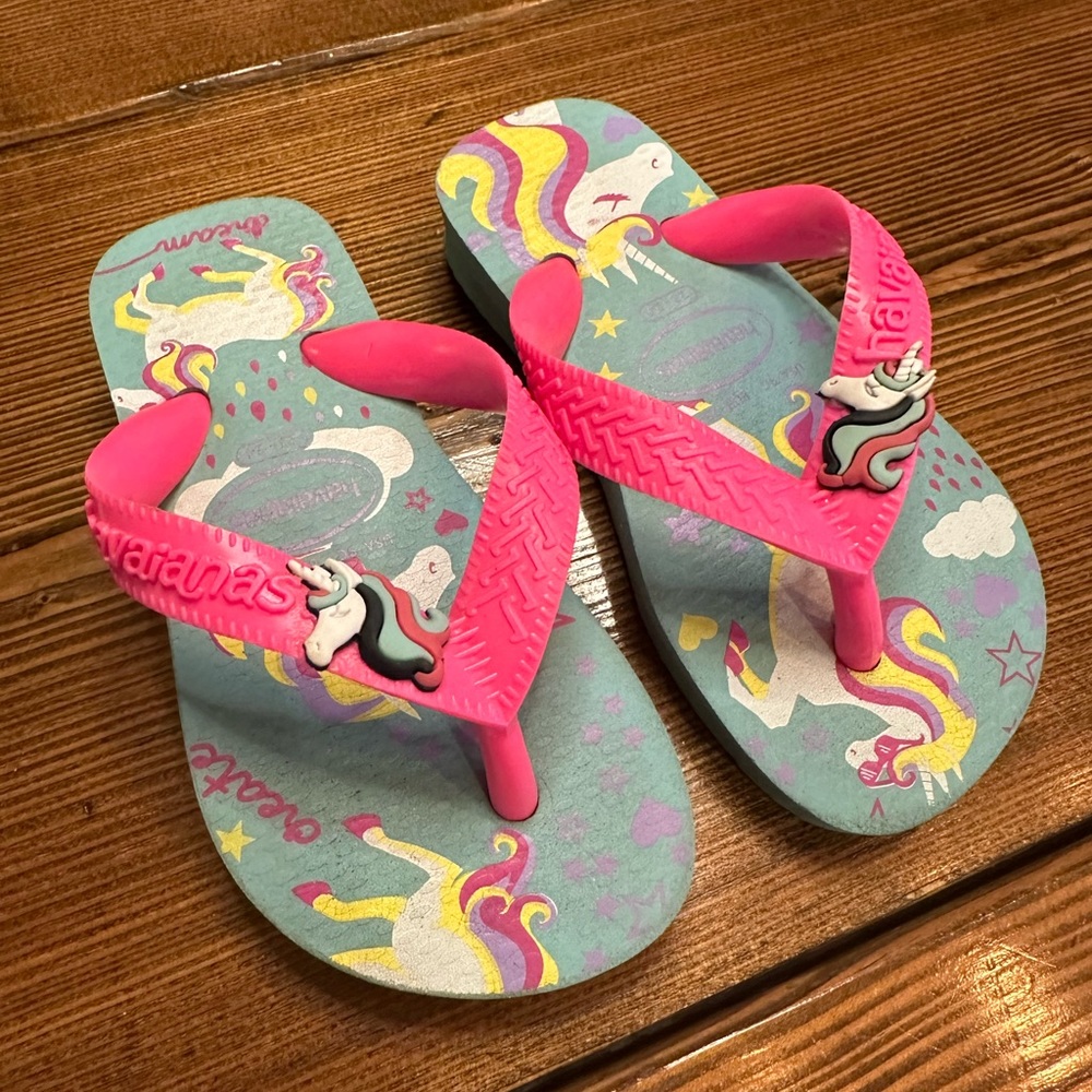 Girls unicorn Haviannas flip flops. Toddler size 23/24